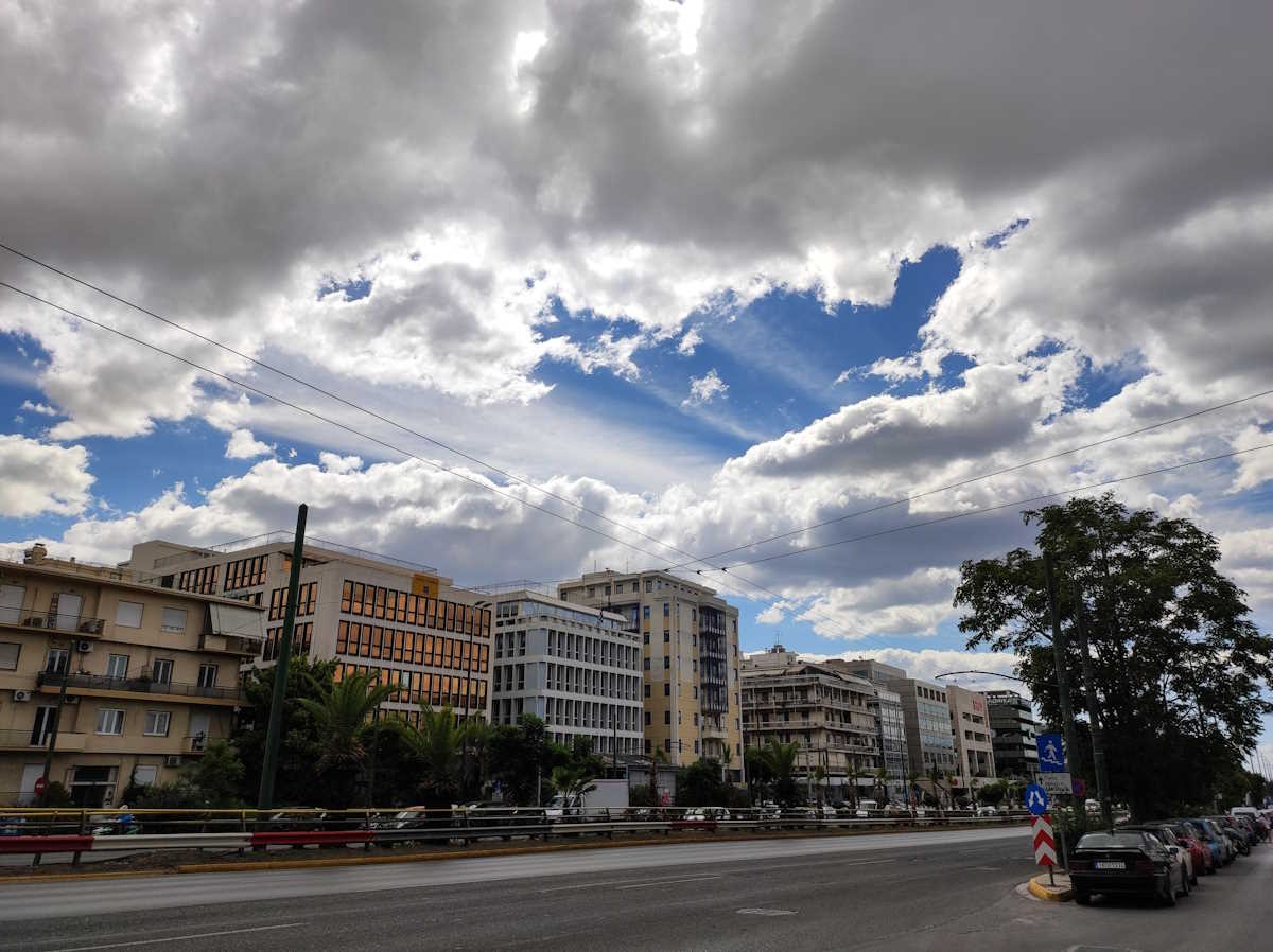 Καιρός σήμερα: Πέφτει η θερμοκρασία σε ολόκληρη τη χώρα – Ισχυροί άνεμοι ως 8 μποφόρ στο Αιγαίο