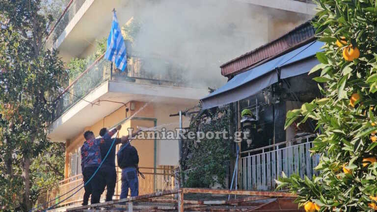 Φωτιά σε σπίτι με φιάλες υγραερίου στη Λαμία - Συναγερμός στην πυροσβεστική, φωτογραφίες και βίντεο