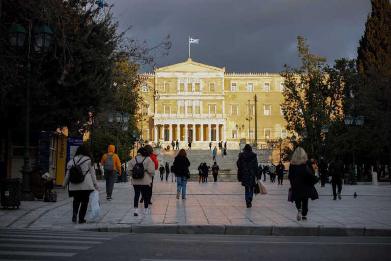 26 νεκροί, 12 διασωληνωμένοι και 614 νέες εισαγωγές την τελευταία εβδομάδα λόγω κορονοϊού - Ένας θάνατος από γρίπη