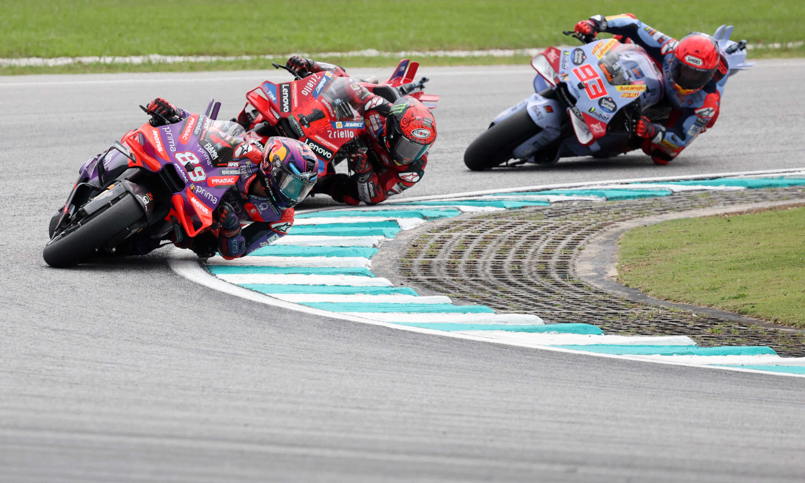 MotoGP - Malaysian Grand Prix - Sepang International Circuit, Sepang, Malaysia - November 3, 2024 Prima Pramac Racing's Jorge Martin, Ducati Lenovo Team's Francesco Bagnaia and Gresini Racing MotoGP's Marc Marquez in action during the MotoGP sprint REUTERS