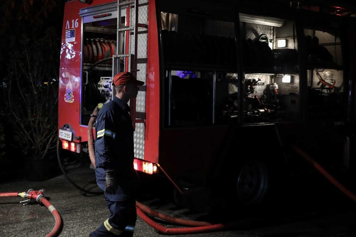 Φωτιά σε κτίριο στην Πολυτεχνειούπολη – Μεγάλη κινητοποίηση της πυροσβεστικής