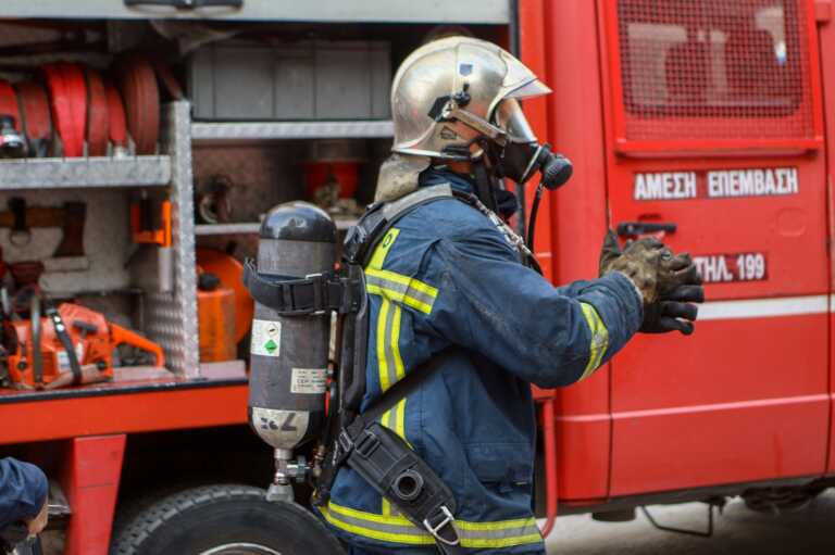 Νεκρή 70χρονη μετά από φωτιά σε εγκαταλελειμμένο κτήριο στου Ρέντη