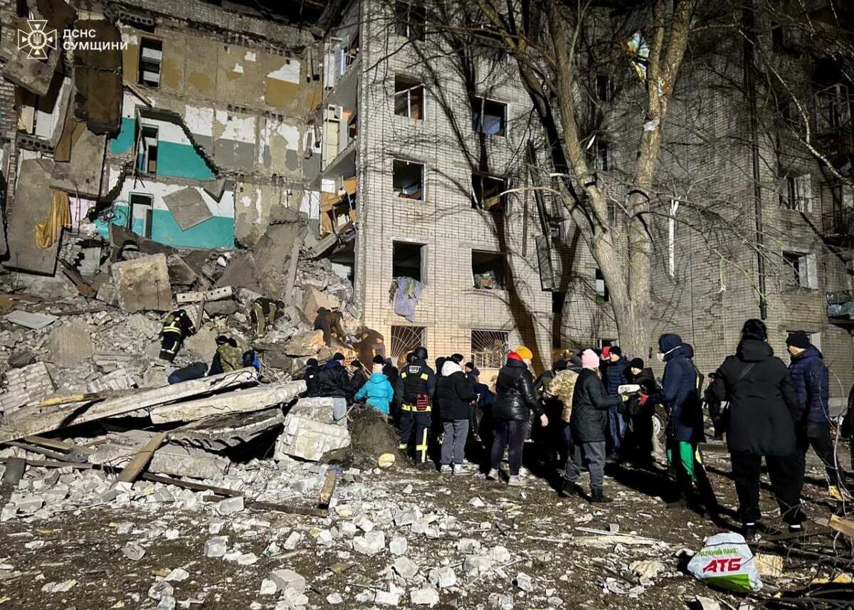 Press service of the State Emergency Service of Ukraine in Sumy region/Handout via REUTERS ATTENTION EDITORS - THIS IMAGE HAS BEEN SUPPLIED BY A THIRD PARTY. DO NOT OBSCURE LOGO.