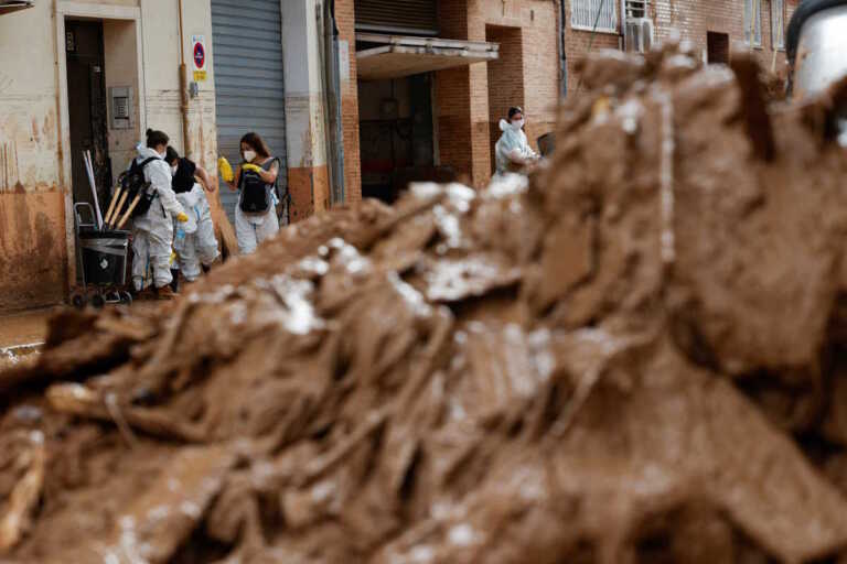 Οκτώ 24ωρα μετά τις φονικές πλημμύρες στην Ισπανία και 93 άνθρωποι αγνοούνται ακόμα