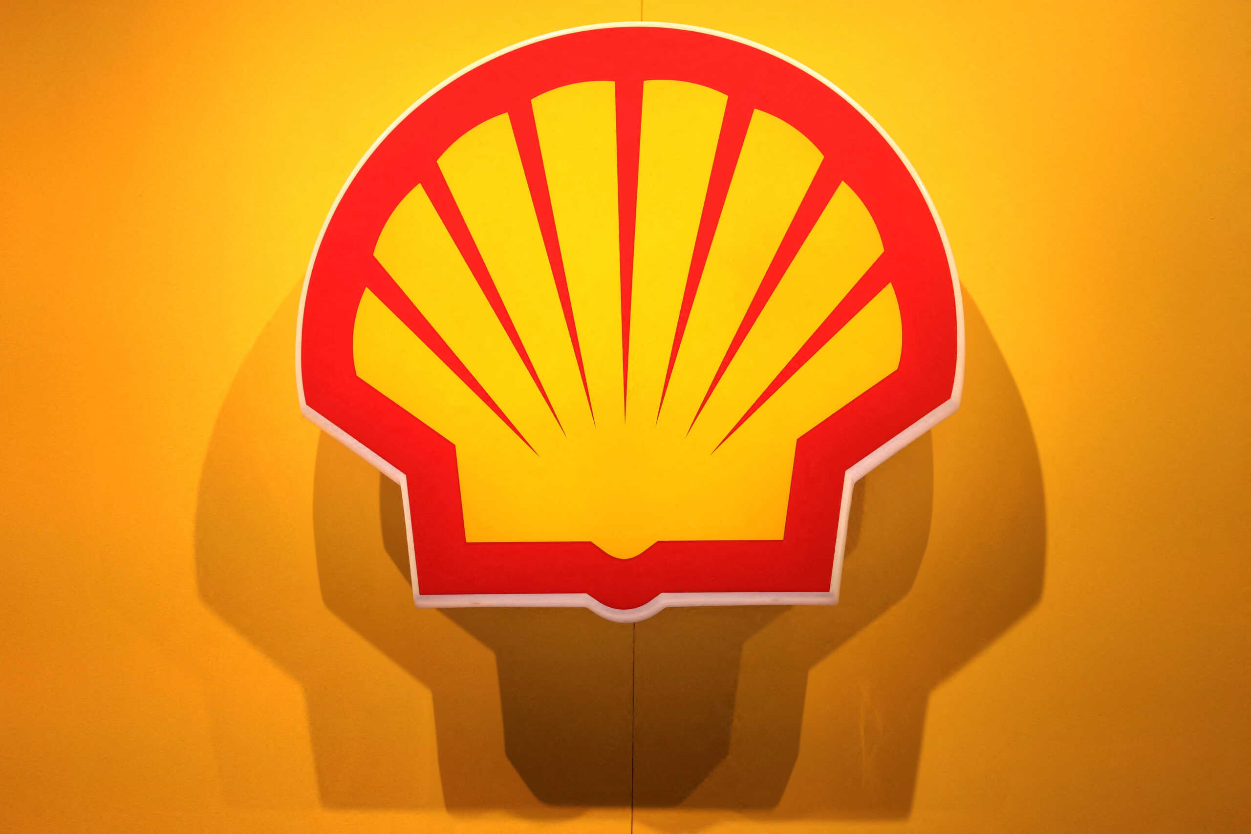 FILE PHOTO: The logo of British multinational oil and gas company Shell is displayed during the LNG 2023 energy trade show in Vancouver, British Columbia, Canada, July 12, 2023. REUTERS