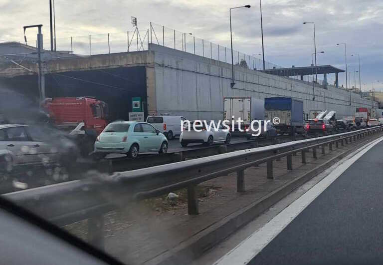 Κυκλοφοριακό κομφούζιο σε όλη την Αθήνα - Καθυστερήσεις σε Κηφισό και Αττική οδό