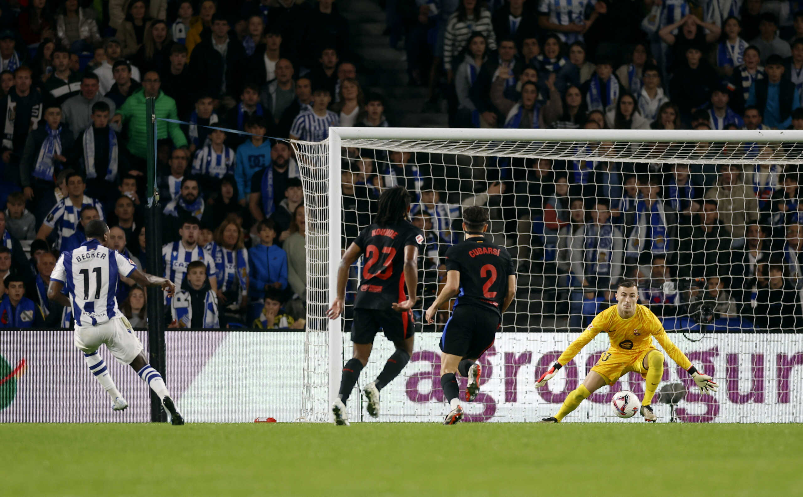 Soccer Football - LaLiga - Real Sociedad v FC Barcelona - Reale Arena, San Sebastian, Spain - November 10, 2024 Real Sociedad's Sheraldo Becker scores their first goal REUTERS