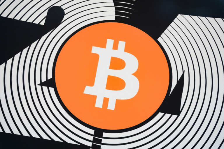 Bitcoin: Ξεπέρασε -για λίγο- τα 93.000 δολάρια