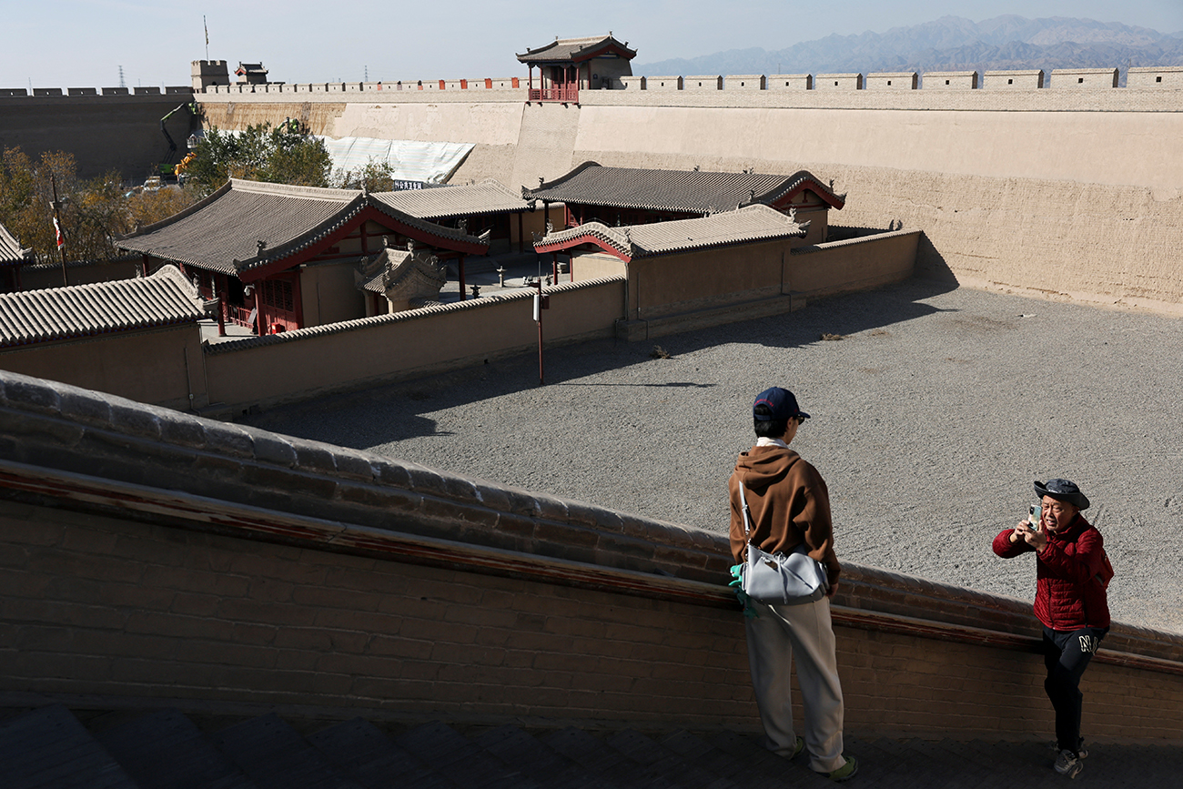 Tourists visit Jiayu Pass, a strategic point of the Great Wall of the Ming Dynasty along the ancient "Silk Road", in Jiayuguan, Gansu province, China October 28, 2024. REUTERS