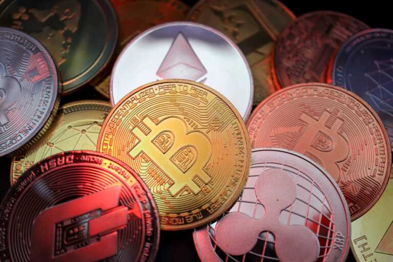 Ξεπέρασε τα 87.000 δολάρια το Bitcoin – H ευφορία των κρυπτονομισμάτων στην εποχή Τραμπ