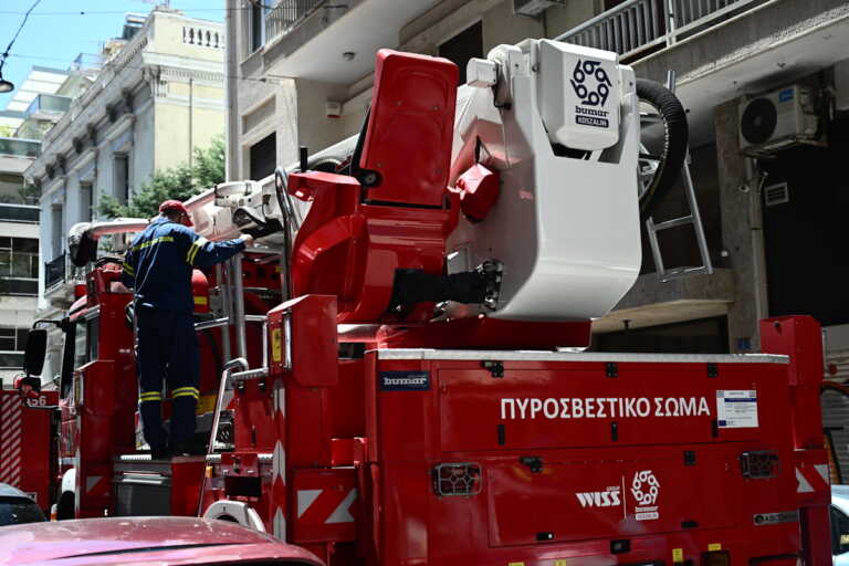 Φωτιά σε διαμέρισμα στον Πειραιά – Απεγκλωβίστηκε ένα άτομο