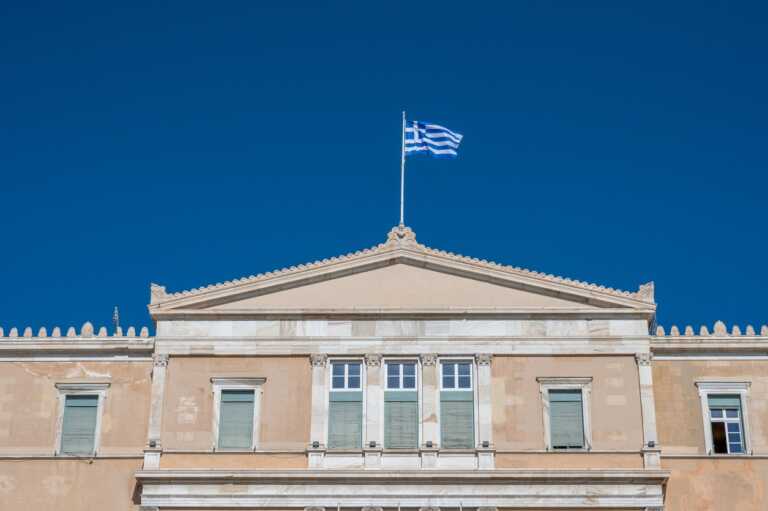 Εxit Σαμαρά από τη ΝΔ, γιατί οι εκλογές θα γίνουν τον Μάρτιο του 2027, στο Ζάππειο τα αποκαλυπτήρια του κόμματος Κασσελάκη, έρχεται παρέμβαση Καραμανλή, το χρηματιστήριο που βολοδέρνει, τα δύο στρατόπεδα με τις οικογένειες των θυμάτων στα Τέμπη, ο Χόλτερμαν προικίζει την REDS, ο «μύλος» με τις διεκδικήσεις για το φυσικό αέριο και οι εναλλακτικοί προορισμοί που ψάχνουν οι επενδυτές