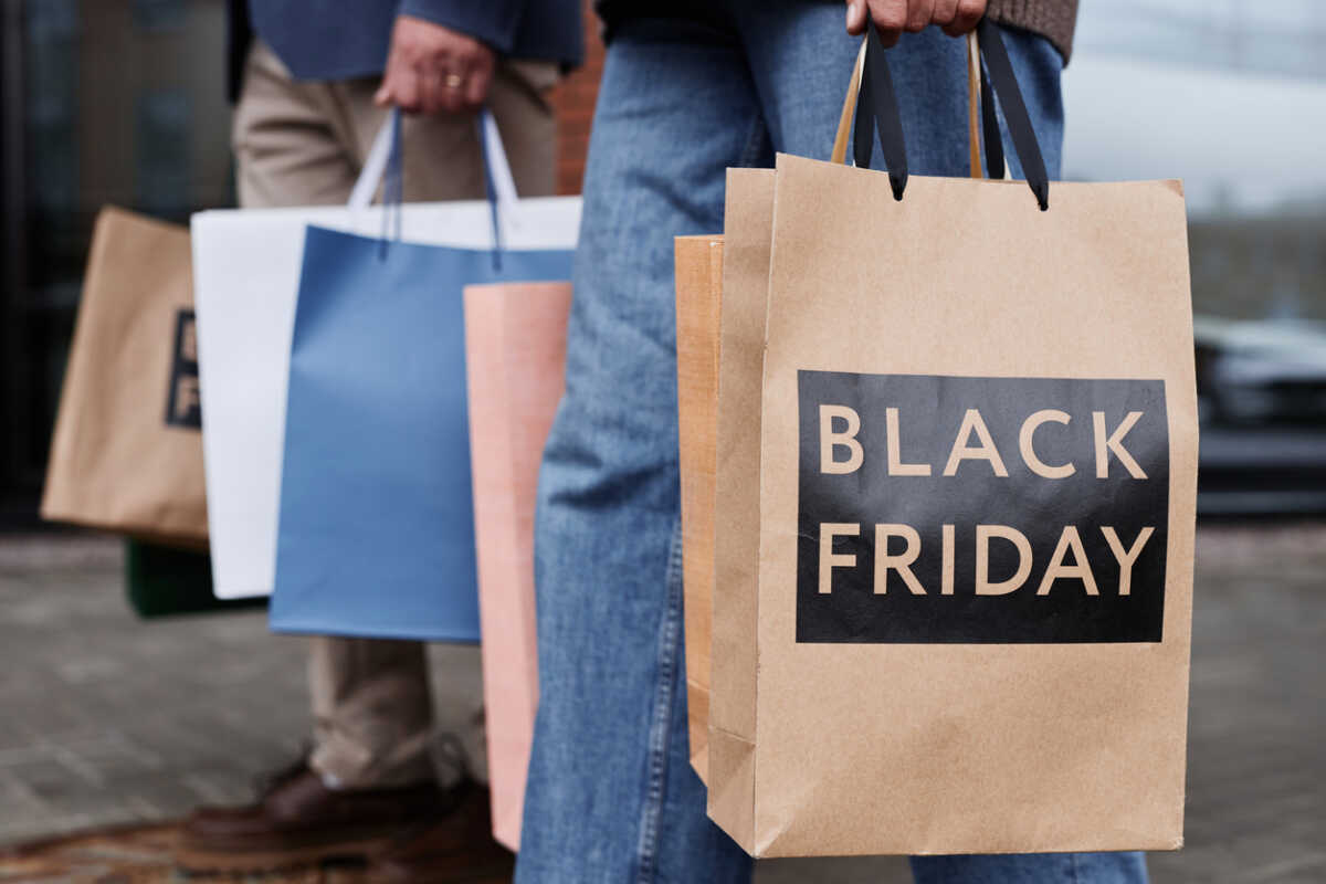 ΗΠΑ: «Φρενίτιδα» με τη Black Friday – Πάνω από 10,8 δισ. δολάρια σε διαδικτυακές αγορές