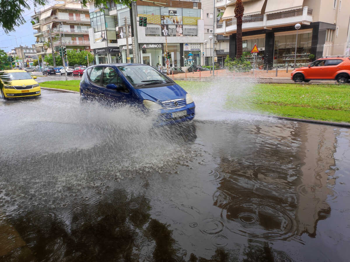 Καιρός: Χειμωνιάτικο σκηνικό με καταιγίδες σε όλη τη χώρα – Προειδοποίηση για έντονα φαινόμενα και στην Αττική