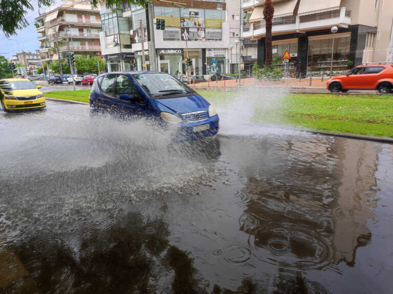 Χειμωνιάτικο σκηνικό με καταιγίδες σε όλη τη χώρα - Προειδοποίηση για έντονα φαινόμενα και στην Αττική από το απόγευμα