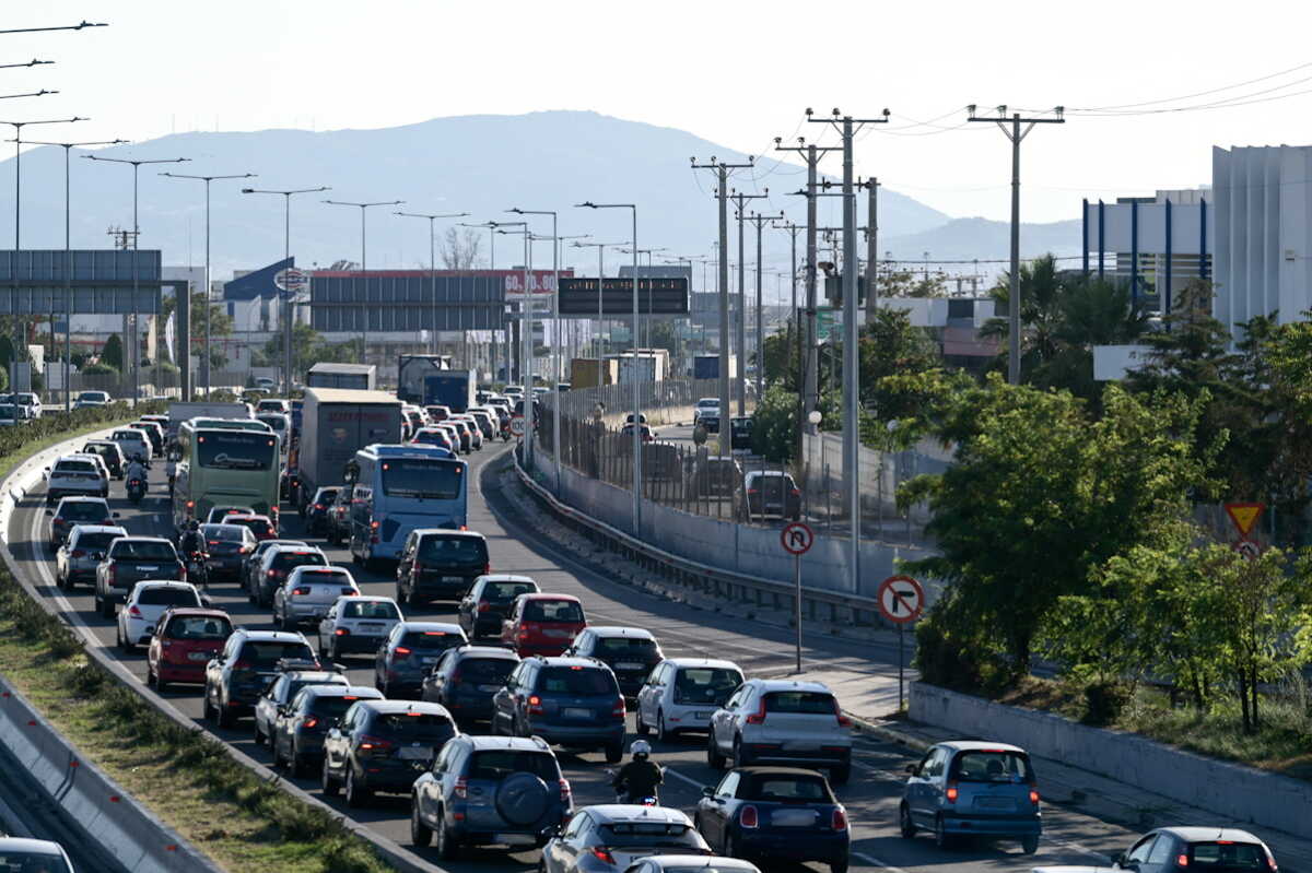 Κίνηση στους δρόμους: Κυκλοφοριακό «έμφραγμα» σε Κηφισό και Λεωφόρο Κηφισίας – Προβλήματα και στην Αττική Οδό