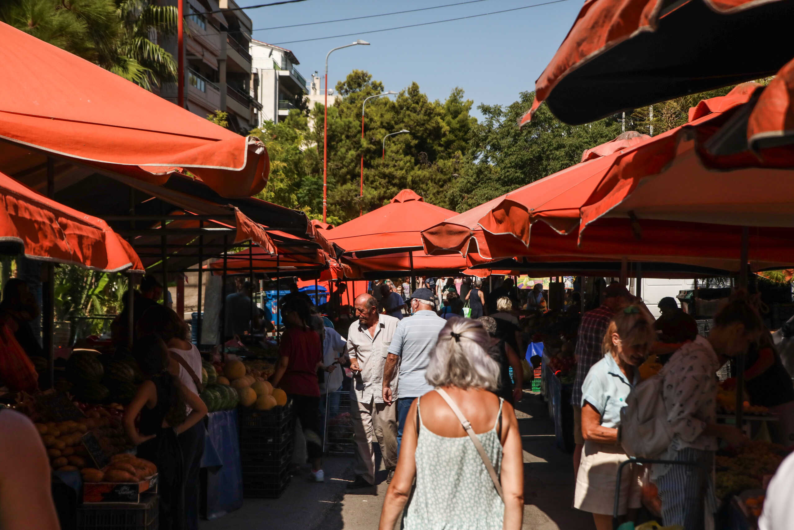 Στιγμιότυπο από λαϊκή αγορά σε συνοικία της Αθήνας, Τετάρτη 31 Ιουλίου 2024. 
(ΜΑΡΙΑΝΘΗ ΤΣΟΜΠΑΝΟΠΟΥΛΟΥ