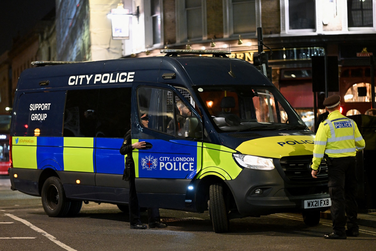 Police officers work as people gather outside the Old Bailey after British police officer Martyn Blake was acquitted of the 2022 murder of Chris Kaba, in London, Britain, October 21, 2024. REUTERS