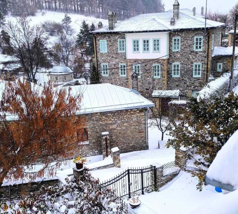 Έπεσαν τα πρώτα χιόνια σε Κοζάνη και Φλώρινα, μαγικές εικόνες από Νυμφαίο - Μέχρι τα μεσάνυχτα θα «σφυροκοπά» η κακοκαιρία Alexandros