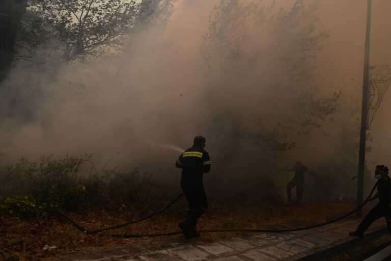 Φωτιά στην Αχαΐα στην περιοχή Κεφαλόβρυσο: Επιχειρούν 52 πυροσβέστες