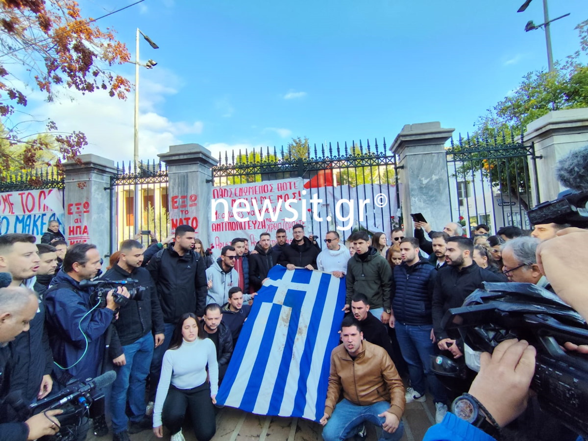 Πολυτεχνείο: Πλήθος κόσμου στις  εκδηλώσεις για την επέτειο – Σε εξέλιξη η πορεία, «αστακός» η Αθήνα