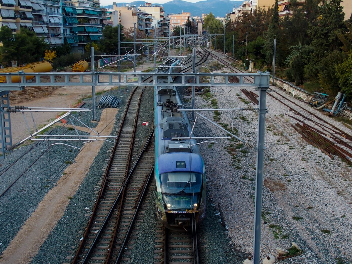 Πρόβλημα στα δρομολόγια του προαστιακού προς αεροδρόμιο – Μεγάλη ταλαιπωρία για τους επιβάτες