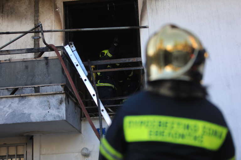 Ένας νεκρός μετά από φωτιά σε εγκαταλελειμμένο κτήριο στη Λακωνία