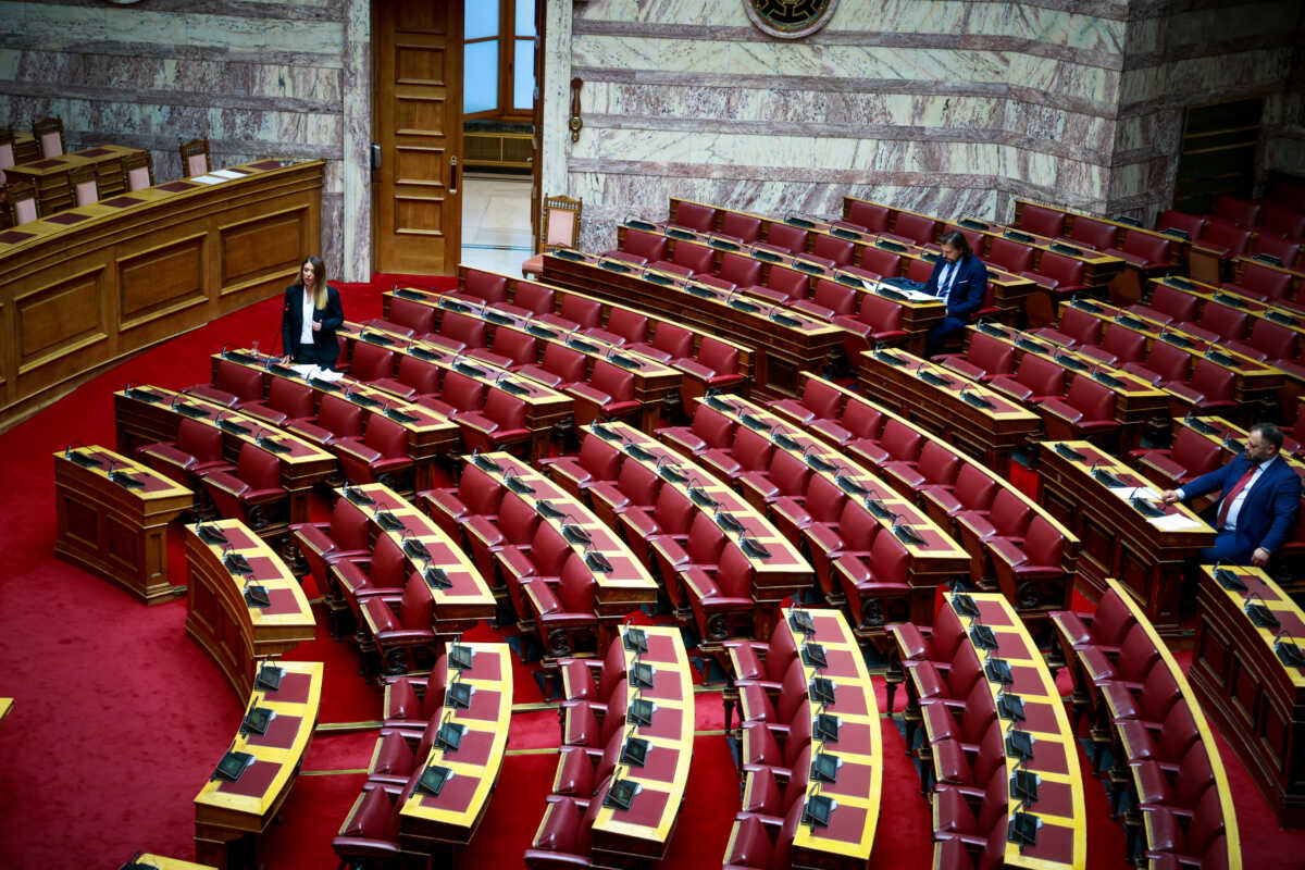 ΣΥΡΙΖΑ: Αδειάζουν τα έδρανα στη Βουλή, μικραίνει το κόμμα – Μπαράζ παραιτήσεων