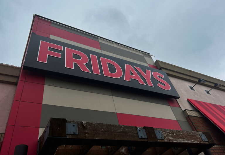 Τα TGI Fridays των ΗΠΑ υπέβαλαν αίτημα προστασίας από πτώχευση: Μέσα σε έναν χρόνο έκλεισαν 106 καταστήματα