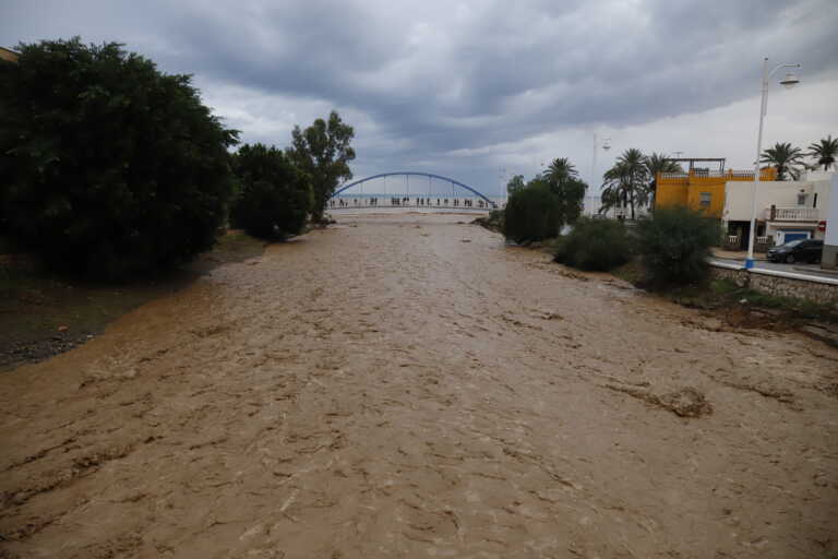 Νέες πλημμύρες στη ρημαγμένη Βαλένθια: Κόκκινος συναγερμός και μετακινήσεις μόνο για λόγους ανωτέρας βίας