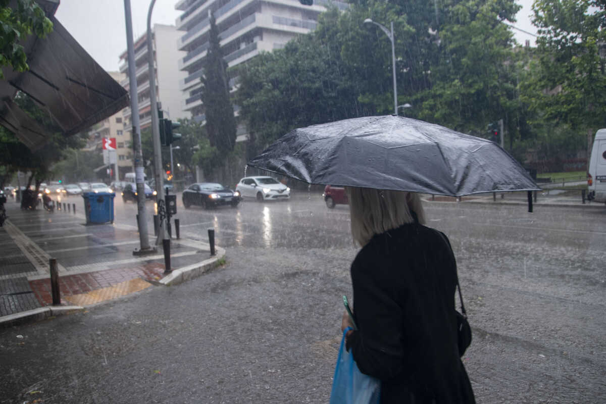 Καιρός αύριο: Ισχυρές βροχές και καταιγίδες σε όλη τη χώρα – Που θα χιονίσει