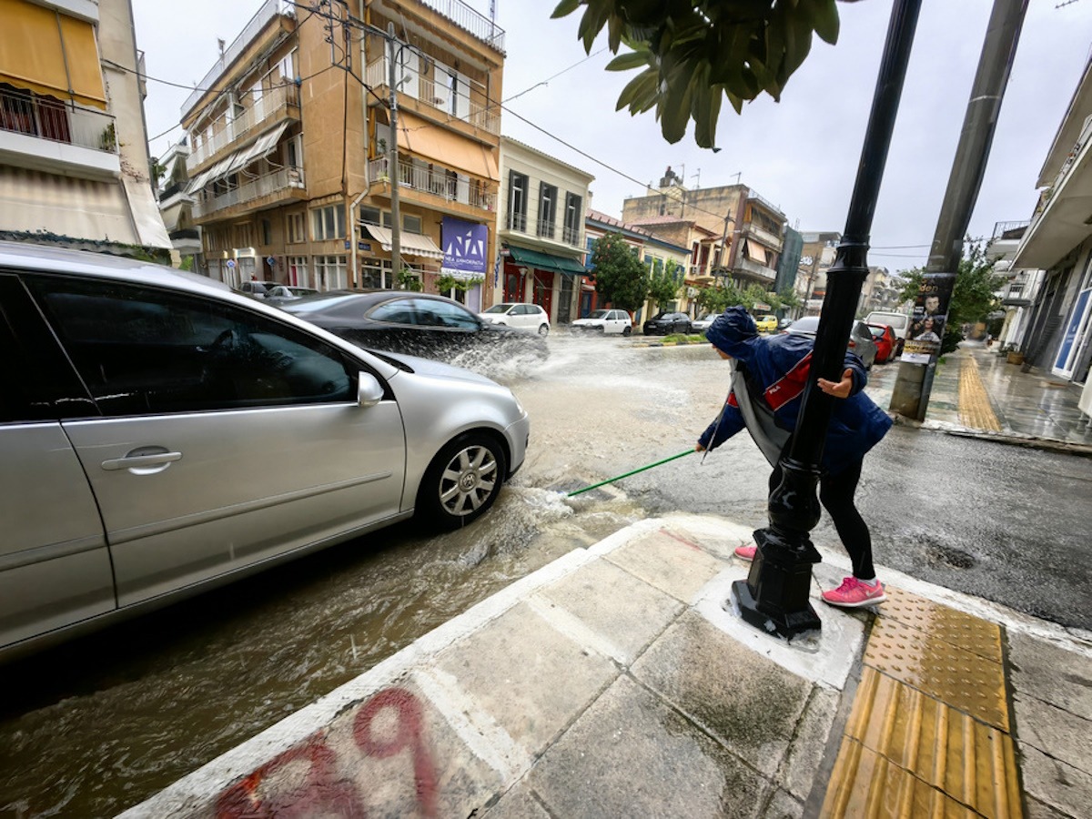 Καιρός: Καταιγίδες, κεραυνοί και χαλάζι μέχρι την Τετάρτη – Σε ποιες περιοχές θα βρέξει