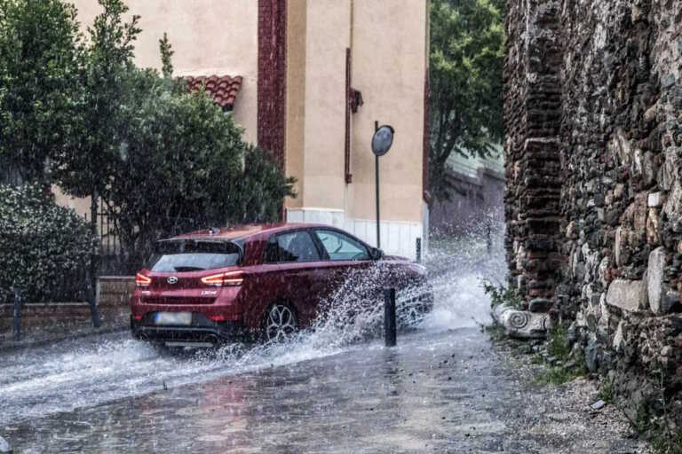 Ανοίγουν ομπρέλες σε Ιόνιο και Δυτική Ελλάδα – Λίγα χιόνια σε μεγάλα υψόμετρα, «ασανσέρ» ο υδράργυρος