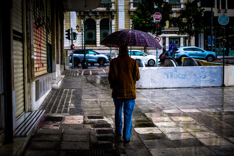 Καιρός αύριο: Βροχές, ισχυροί άνεμοι και πτώση της θερμοκρασίας