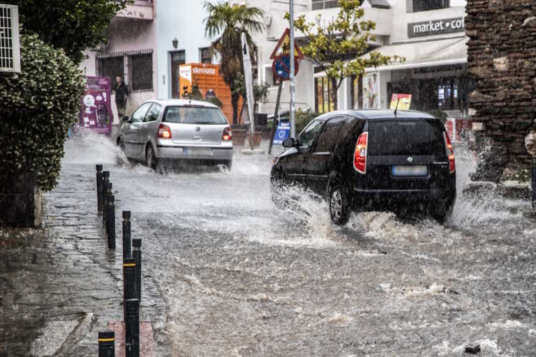 Βροχές και τα επόμενα 24ωρα - Πότε θα «χτυπήσει» καταιγίδα την Αθήνα - Βελτίωση του καιρού από την Κυριακή