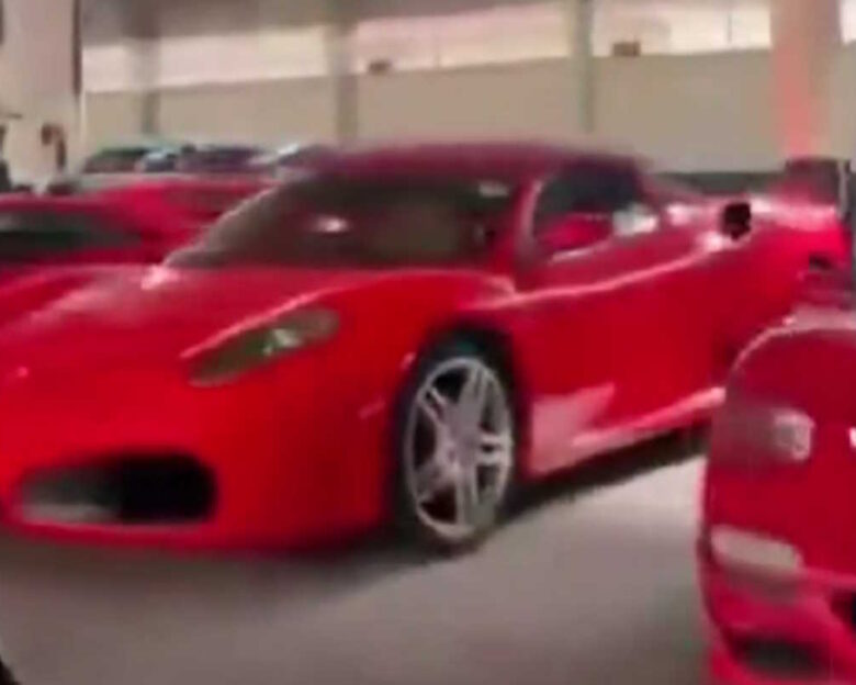 Μπασάρ αλ Άσαντ: Ferrari, Aston Martin, Rolls Royce βρήκαν οι Σύροι αντάρτες στο γκαράζ του εξαώροφου παλατιού