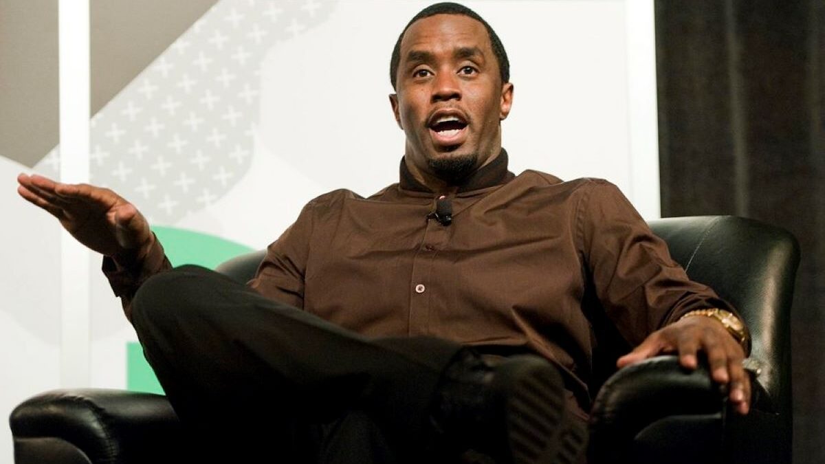 Sean «Diddy» Combs: «Έγραψε» η φυλακή πάνω του – Έχασε πολλά κιλά και τα μαλλιά του έχουν γκριζάρει