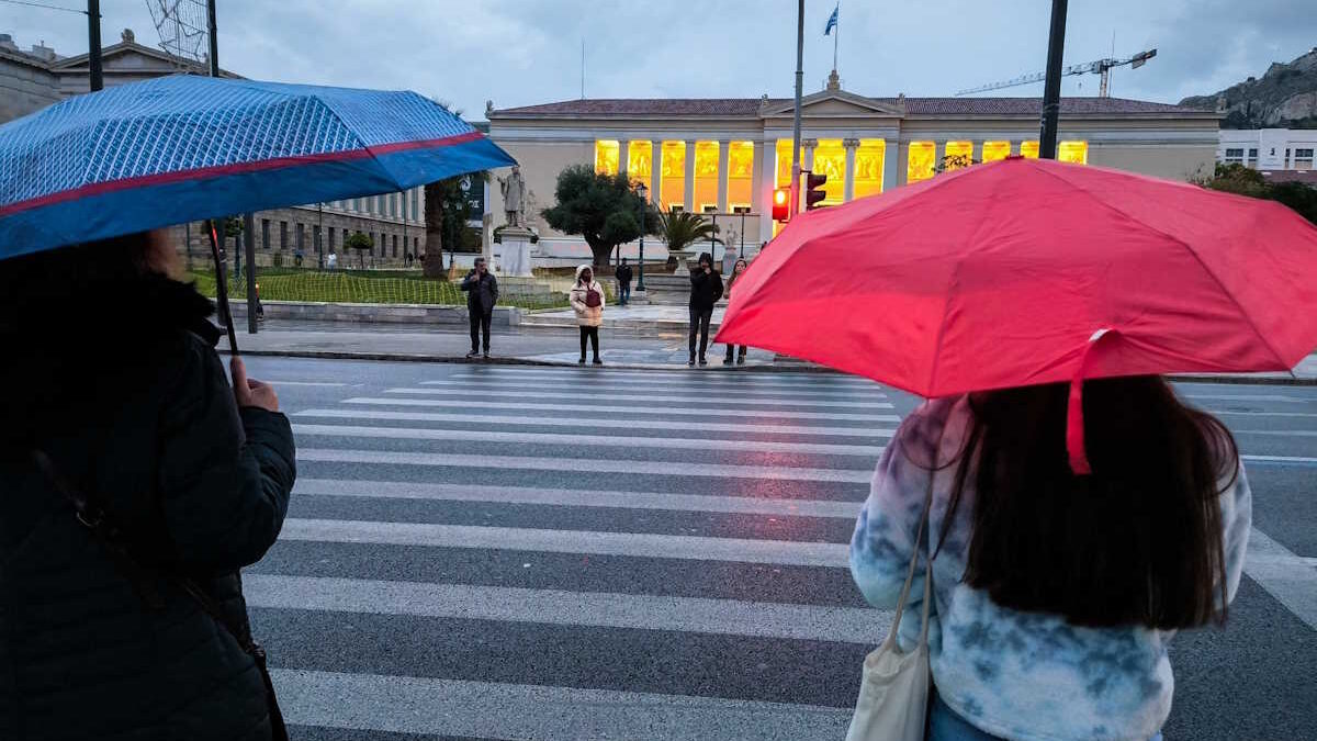 Καιρός αύριο: Τοπικές βροχές και καταιγίδες – Πού θα ρίξει χιόνι