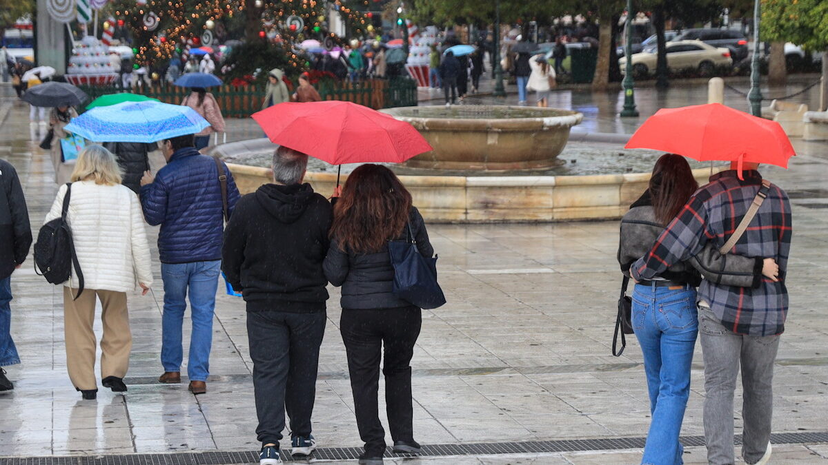 Καιρός σήμερα: Πτώση της θερμοκρασίας και ισχυρές καταιγίδες στη δυτική Ελλάδα