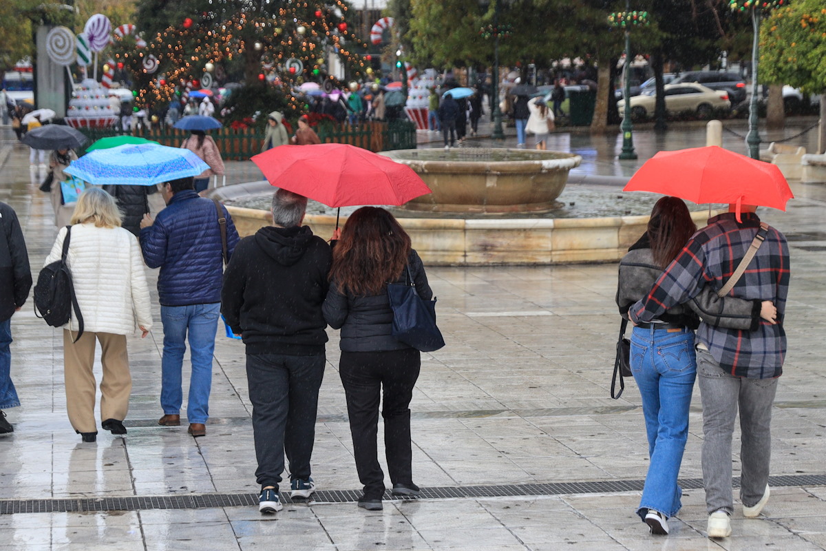 Καιρός σήμερα: Πτώση της θερμοκρασίας και ισχυρές καταιγίδες στη δυτική Ελλάδα