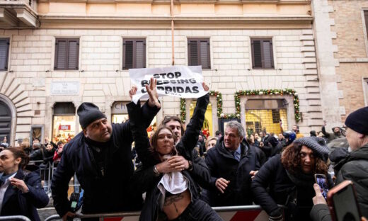 Ρώμη: Ακτιβίστρια κατά των ταυρομαχιών προσπάθησε να φτάσει τον Πάπα Φραγκίσκο