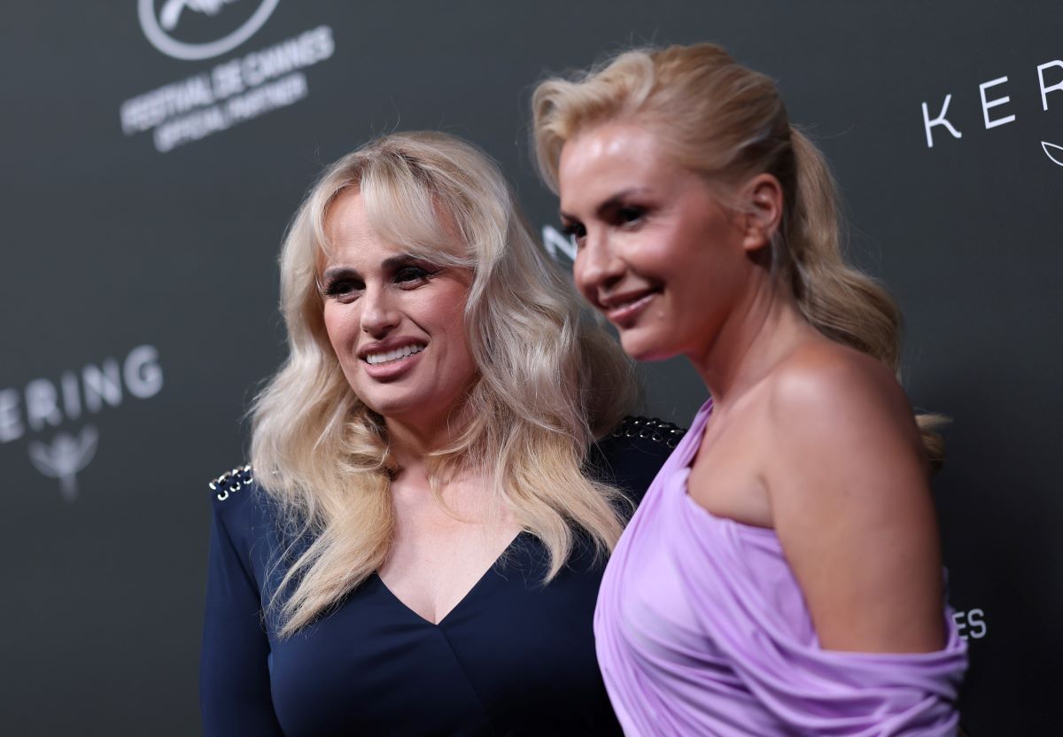 H Rebel Wilson ξανα παντρεύτηκε με την Ramona Agruma σε μια ρομαντική τελετή στην Αυστραλία