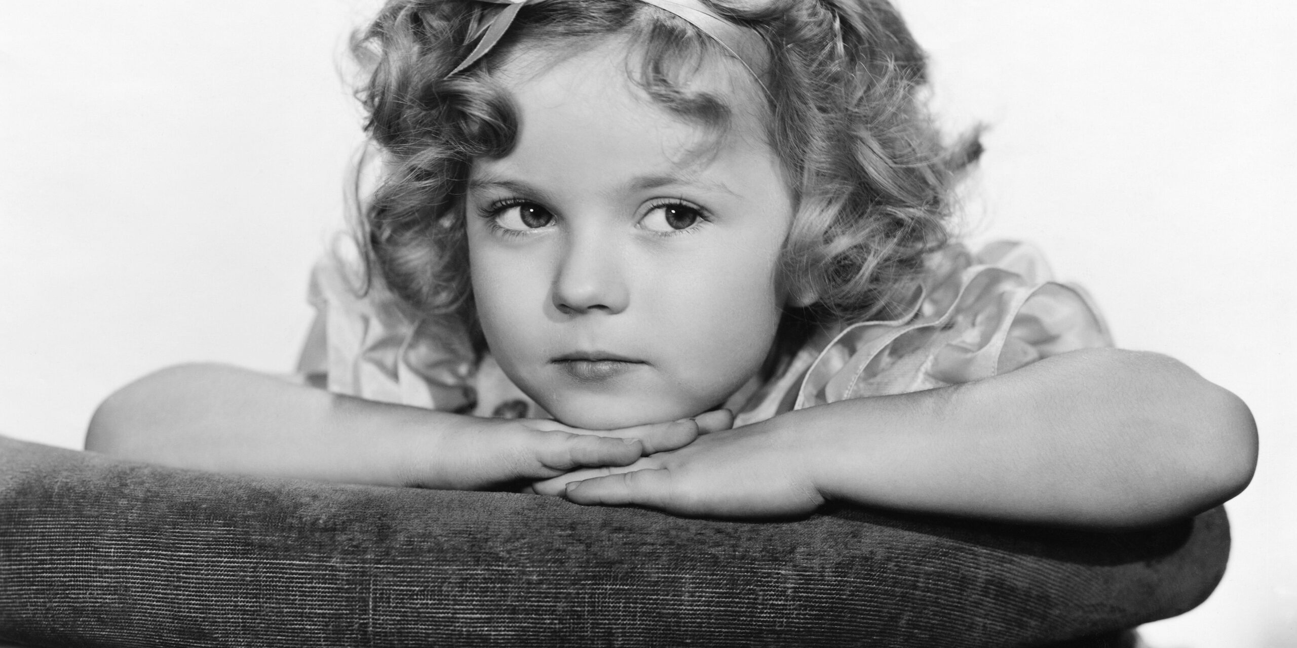 Shirley Temple: Πώς ένα ξανθό κορίτσι με μπούκλες έσωσε την 20th Century Fox από τη χρεοκοπία