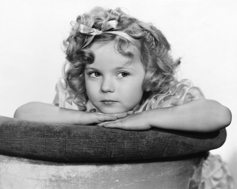 Shirley Temple: Πώς ένα ξανθό κορίτσι με μπούκλες έσωσε την 20th Century Fox από τη χρεοκοπία