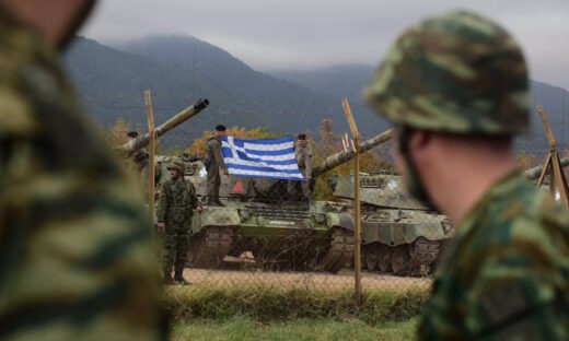 Όλες οι αυξήσεις στα επιδόματα των ένστολων και οι απαλλαγές στη συμμετοχή στα φάρμακα των χαμηλοσυνταξιούχων