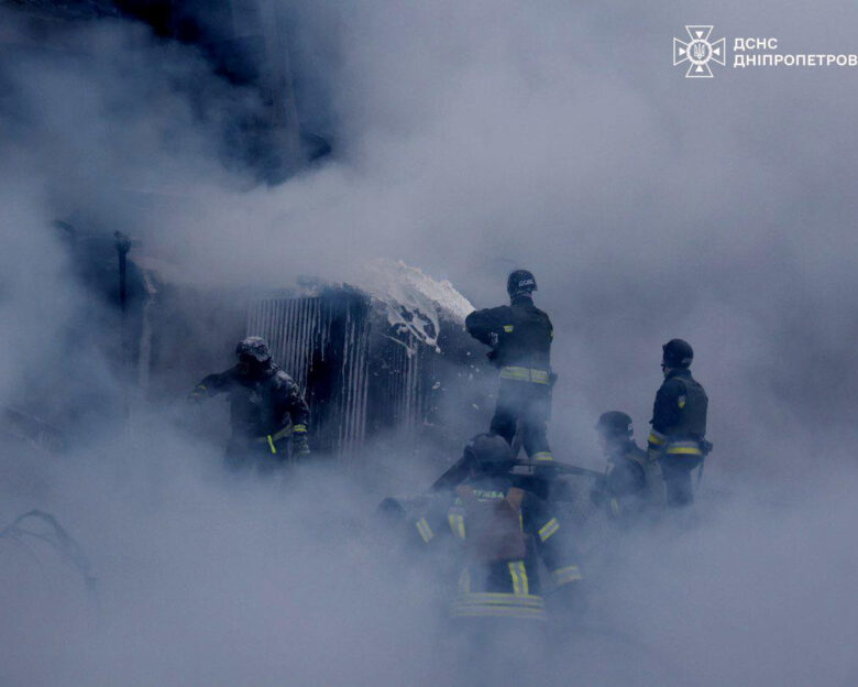 Ζελένσκι: «Απάνθρωπη η επίθεση του Πούτιν με πυραύλους και drones τα Χριστούγεννα» – Ένας νεκρός και έξι τραυματίες ο απολογισμός