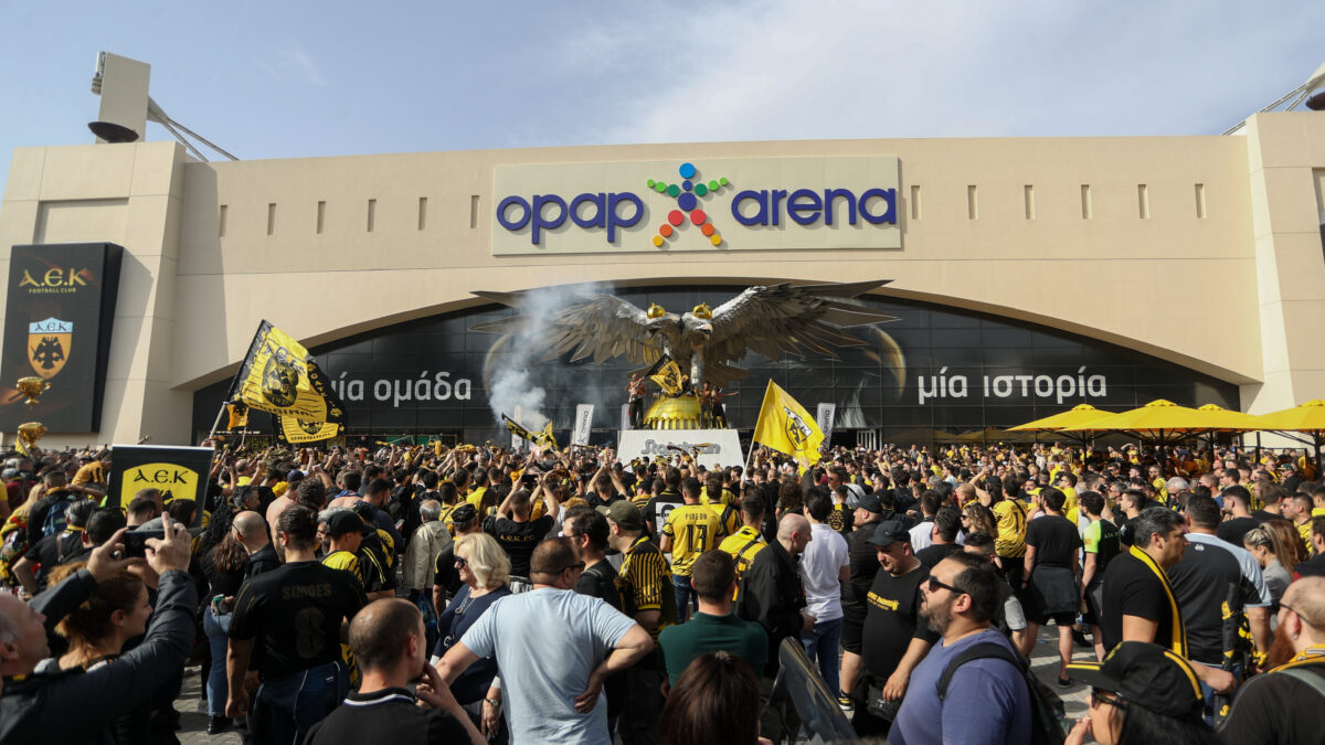 Μεγάλη Χριστουγεννιάτικη γιορτή της ΑΕΚ με Stavento και Ήβη Αδάμου έξω από την Opap Arena