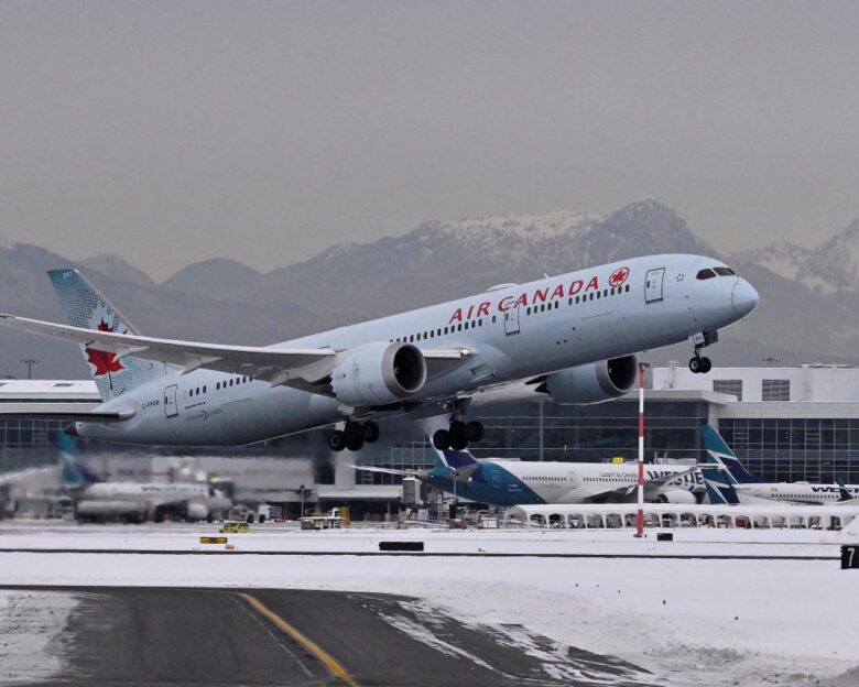 Καναδάς: Αεροπλάνο της Air Canada έπιασε φωτιά κατά την προσγείωση – Σώοι οι επιβάτες