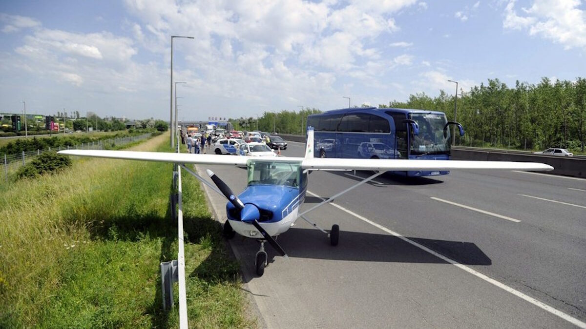 Αεροσκάφος έπεσε σε κεντρικό αυτοκινητόδρομο του Μανχάταν – Ένας νεκρός και ένας τραυματίας