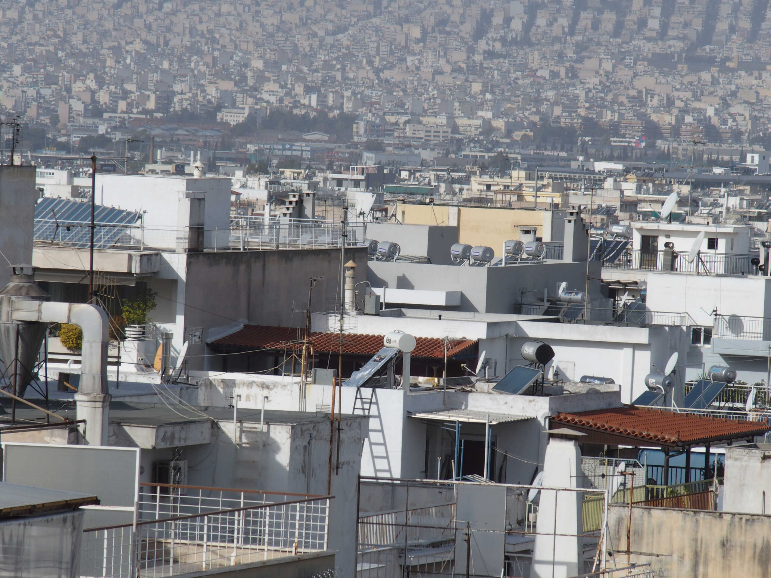 Βραχυχρόνια μίσθωση: «Μπλόκα» σε νέες άδειες, υποχρεωτική ασφάλιση και αύξηση τέλους ανθεκτικότητας – Το νέο πλαίσιο που φέρνουν δύο νομοσχέδια